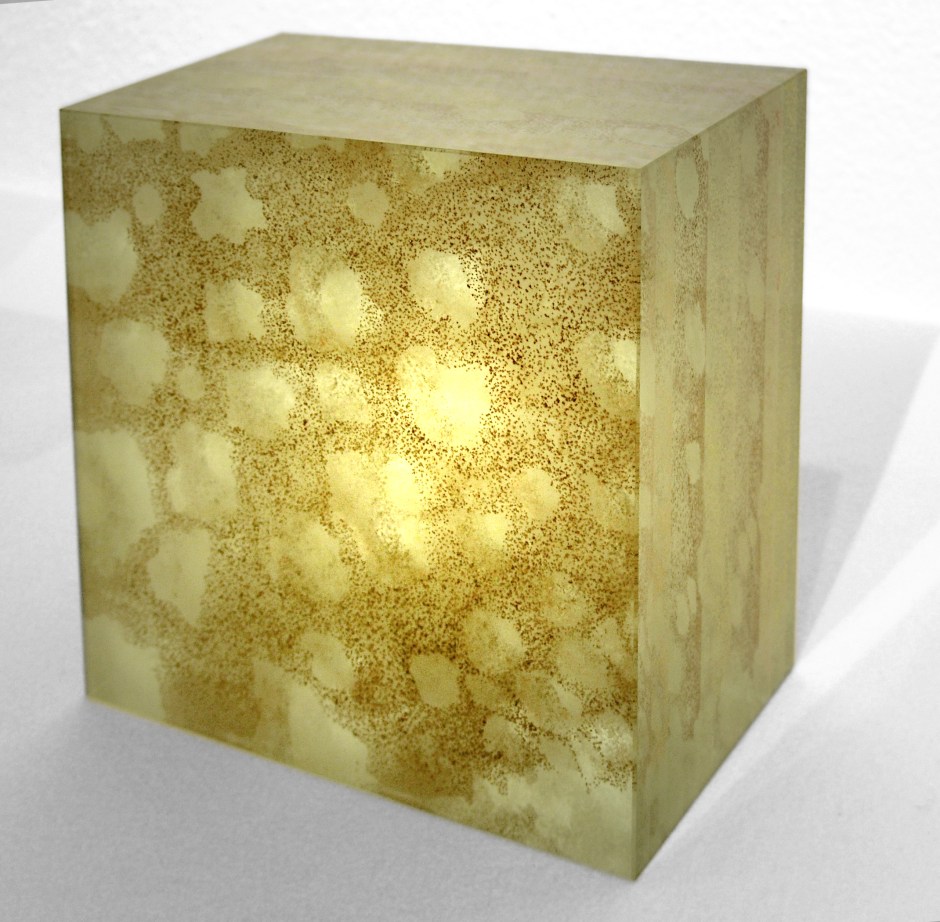 Peter Wechsler Ohne Titel 2010 20 x 20 x 13 cm Glas und Emailfarbe Monogrammiert